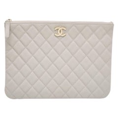 Chanel Graue gesteppte Cavair Ledertasche CC mit Reißverschluss