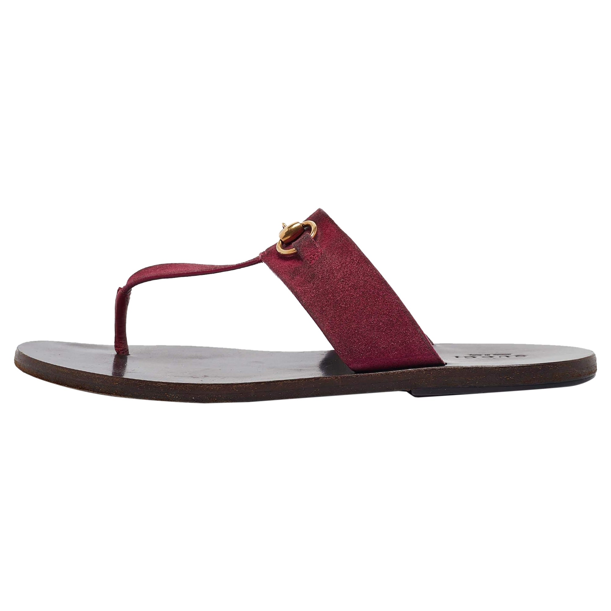 Gucci, infradito in pelle scamosciata rosa con morsetto, misura 37