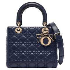 Sac cabas Lady Dior de taille moyenne en cuir cannage bleu marine