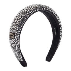 Cerchietto Miu Miu nero con strass impreziosito da una fascia da duchessa