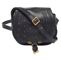 Chloe Schwarze Mini Marcie Umhängetasche aus Leder mit Nieten