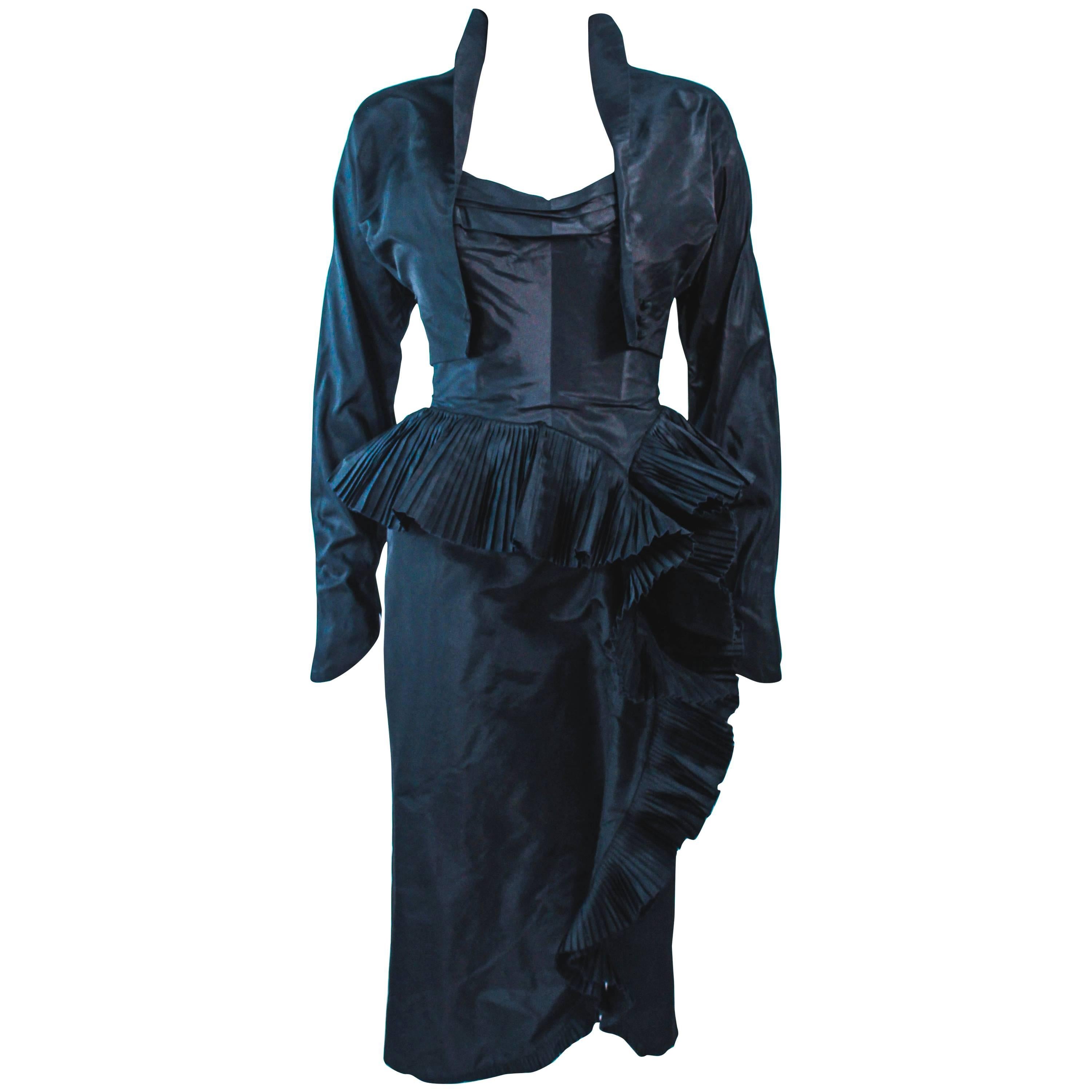 IRENE robe de cocktail et veste en soie noire à volants en cascade taille 4 en vente