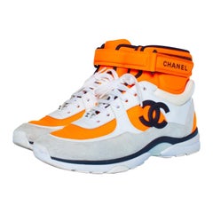 Chanel, Scarpe da ginnastica alte neon