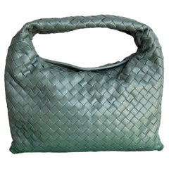 Bottega Veneta Hop Hobo Kleines Leder Aloe Vera Grün