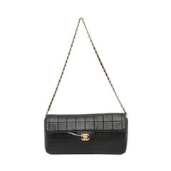 Chanel East West Chocolate Bar Pelle Nera Interni Blu
