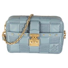 Louis Vuitton Troca PM in pelle d'agnello Damier trapuntata Glacier