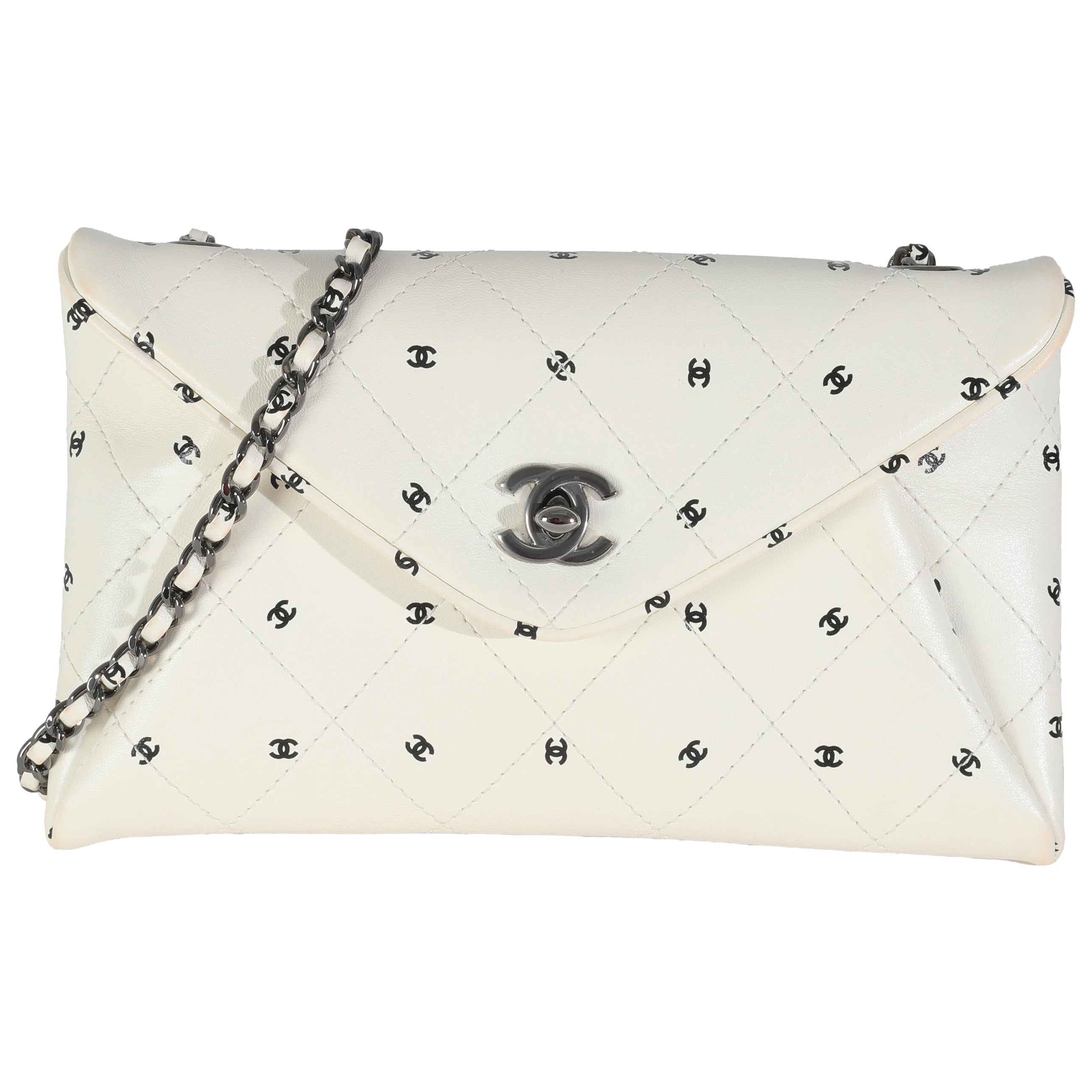 Chanel White Lambskin CC Logo Envelope Clutch With Chain For Sale