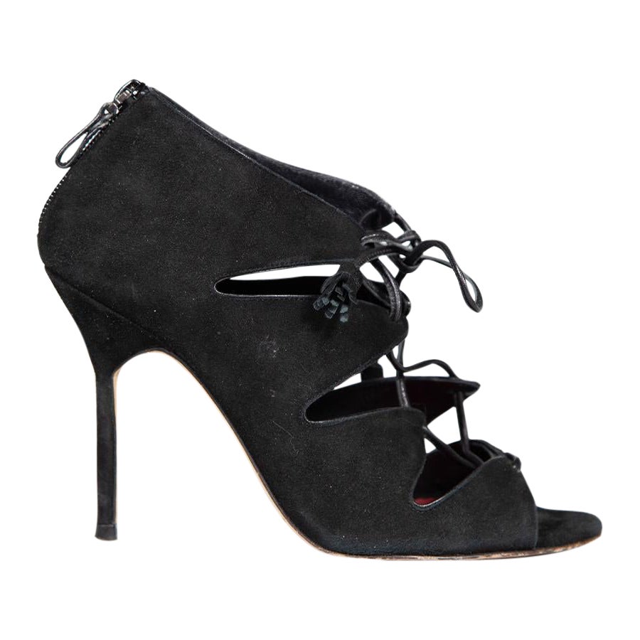 Carolina Herrera Schwarze Wildleder-Spitzen-Stiefelettensandalen Größe IT 37 im Angebot