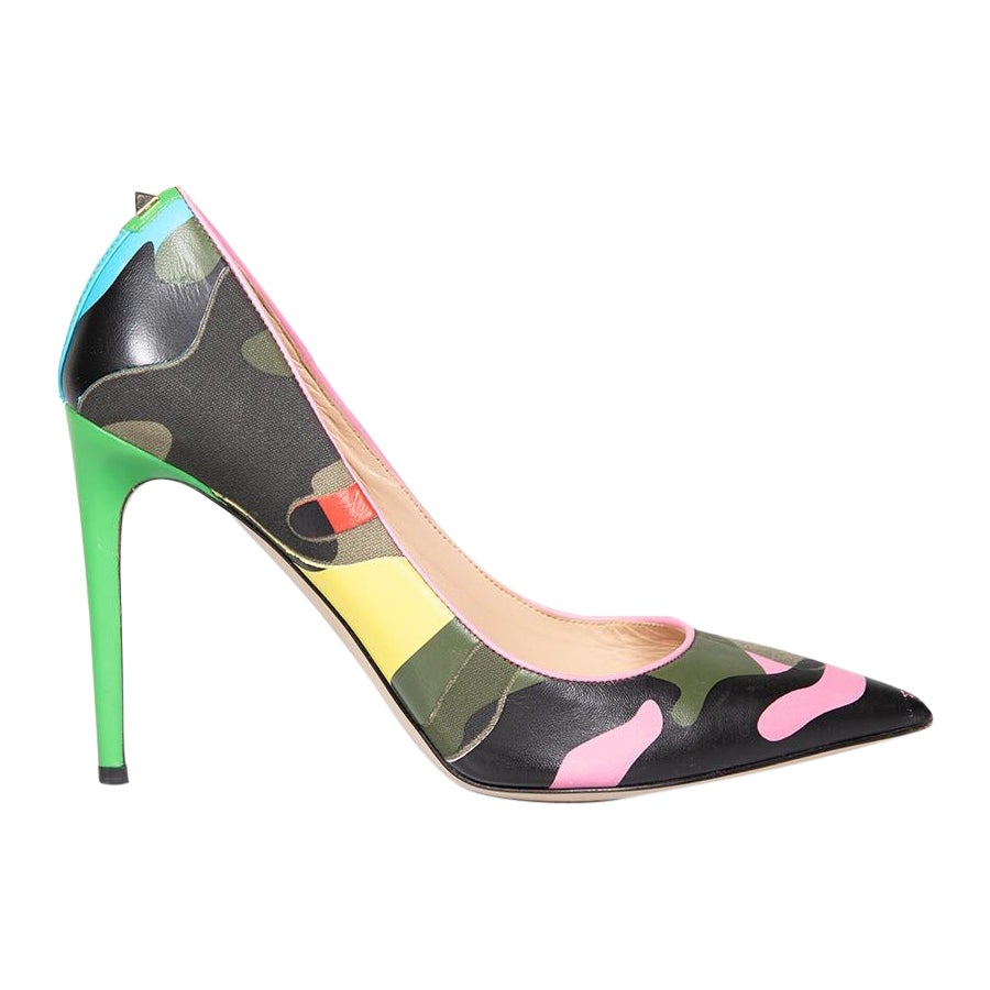 Valentino Garavani Psychedelic Camo Leather Rockstud Pumps Size IT 39 For Sale