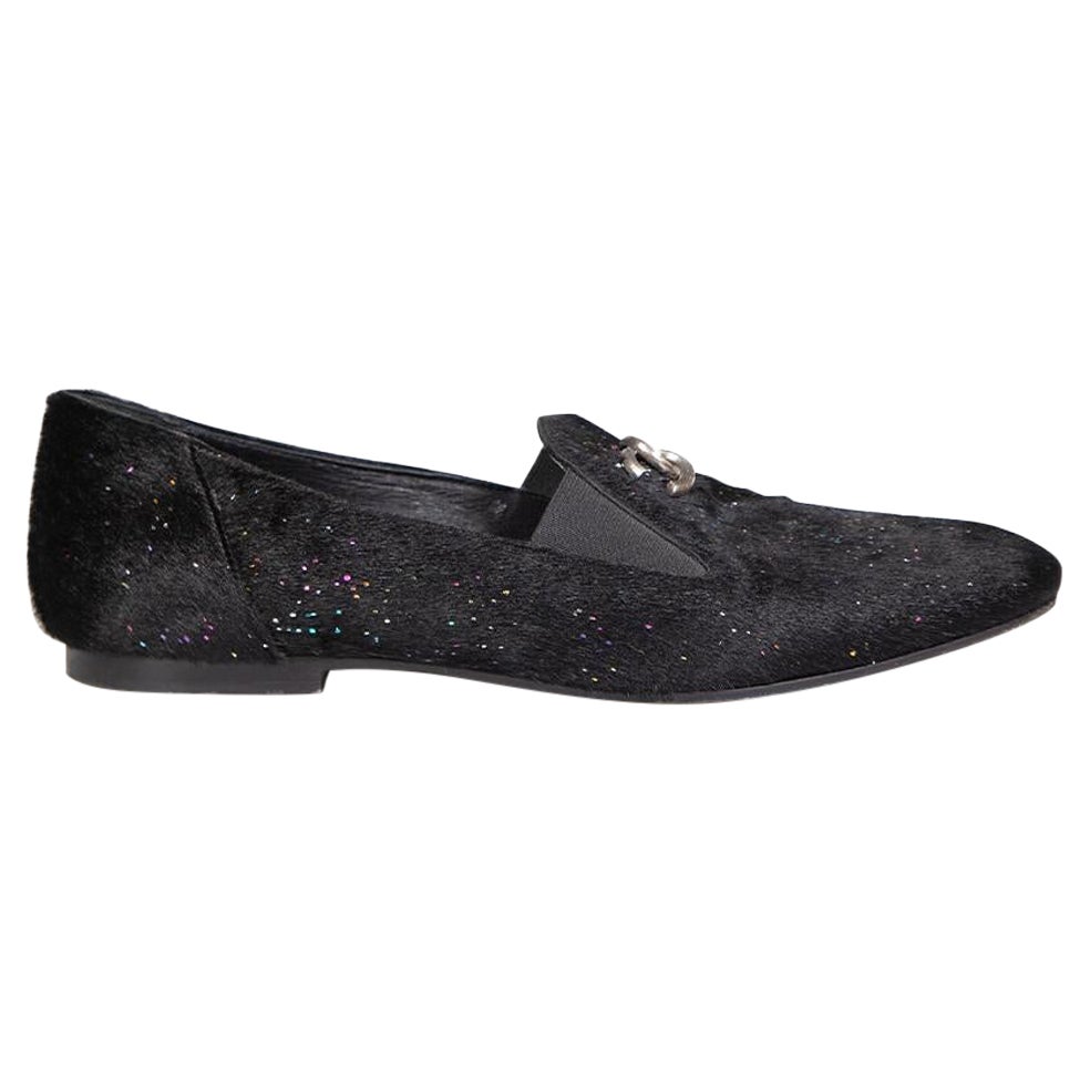 Chanel - Mocassins à paillettes CC en poils de poney noirs, taille IT 38,5