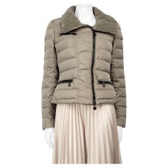 Moncler manteau gris à col en peau de mouton, taille XL