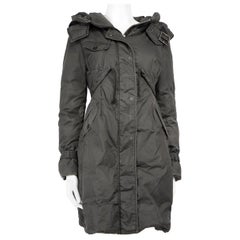 Moncler Grigio con cappuccio di media lunghezza taglia M.