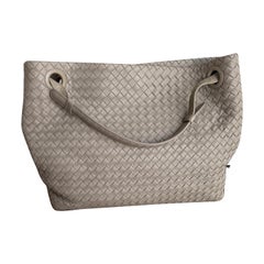 Bottega Veneta Garda Shoulder Bag Intrecciato Nappa Leather Grey Large 33cm