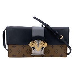 Louis Vuitton - Pochette à colonne inversée en toile Monogram