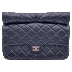 Chanel 2010s Pochette Roll Reissue 2.55 en cuir matelassé noir