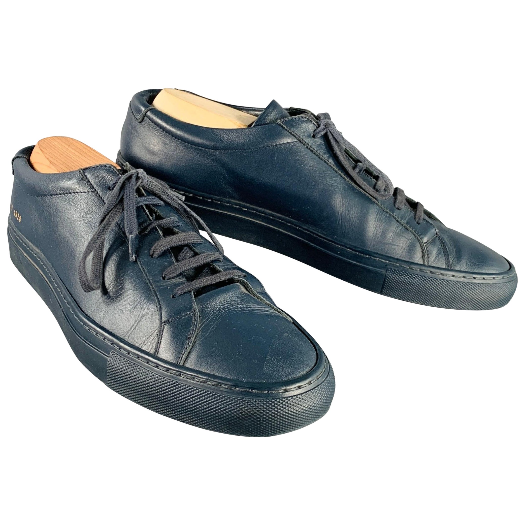 COMMON PROJECTS Size 10 Navy Leather Low Top Sneakers For Sale