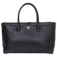 Chanel XL Executive Cerf Tote aus schwarzem Kieselsteinleder
