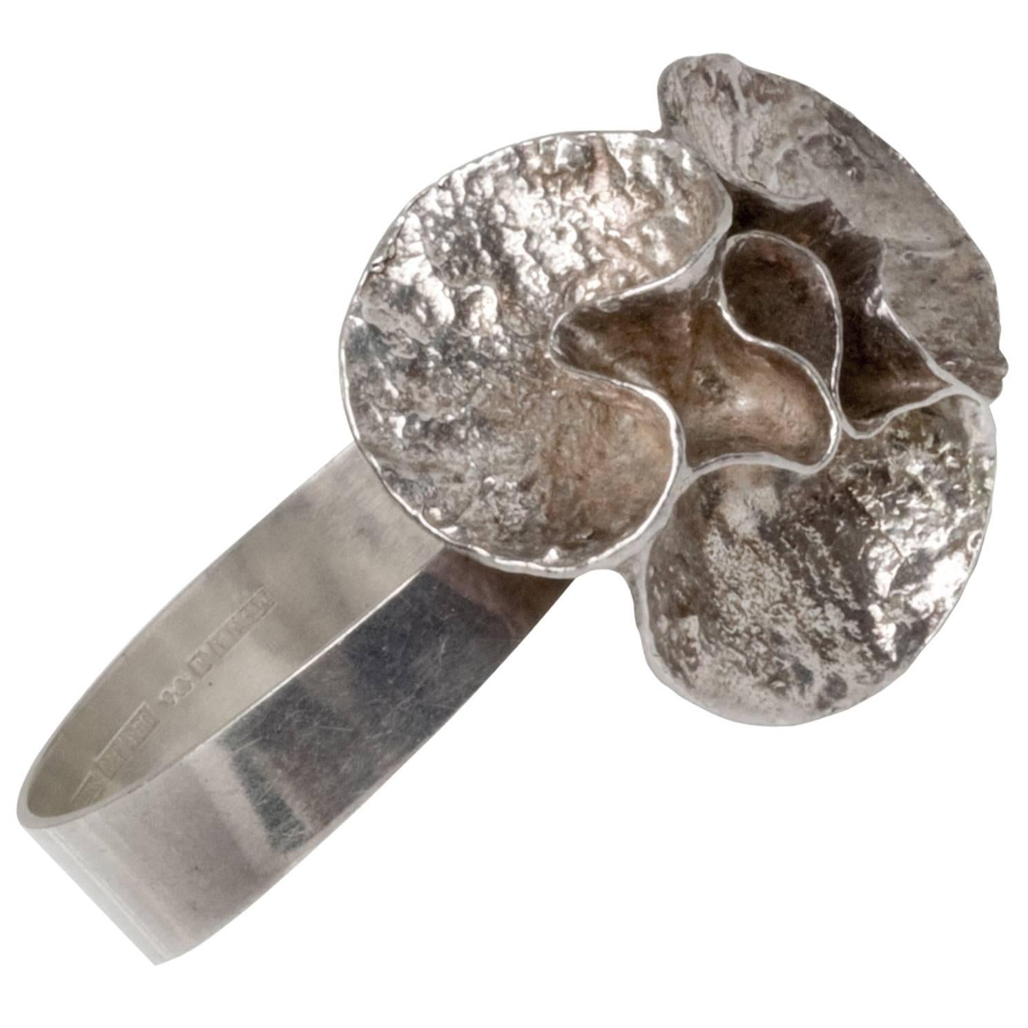 Scandinavian Modern silver bracelet by Theresia Hvorslev, Sweden. For Sale