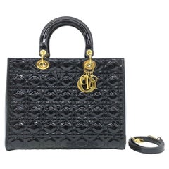 Lady Dior grande in pelle verniciata nera con finiture in oro