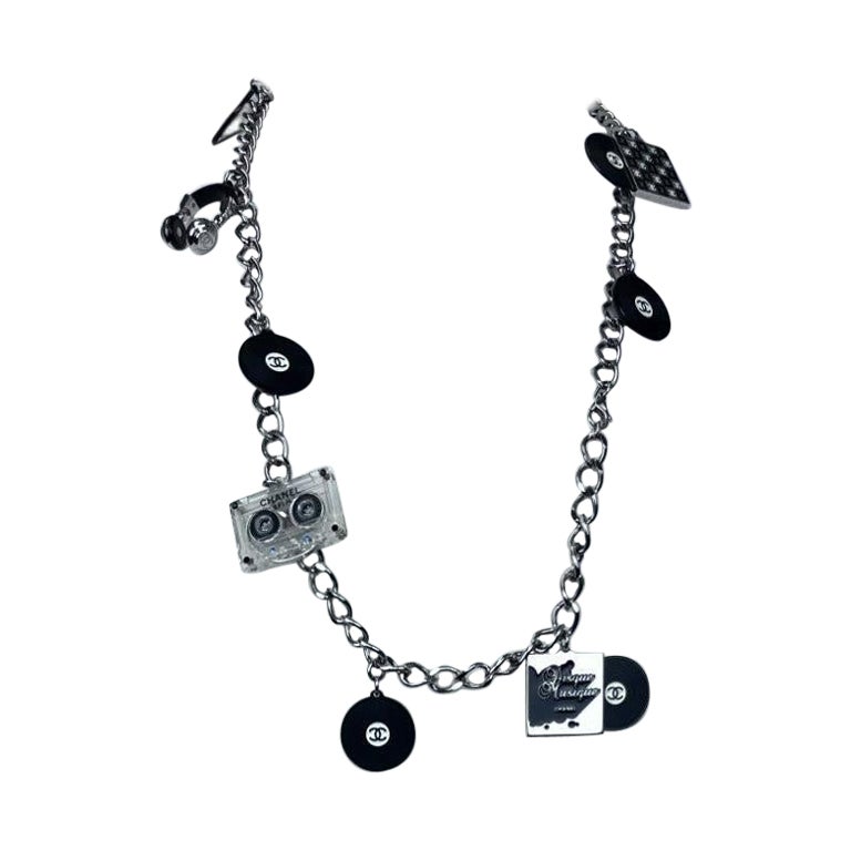 Chanel collana con charme a motivo musicale P/E 2004 in vendita