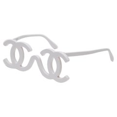Chanel Weiße Kunststoff-Logo-Ohrbrille mit Etui