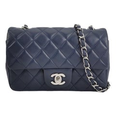 Chanel Classic Flap rectangulaire Mini Navy Lambskin Silver Hardware
