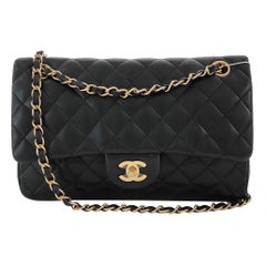 Chanel Classic Flap Vintage Mediano Piel de cordero negra con HW de oro de 24 quilates, 1994