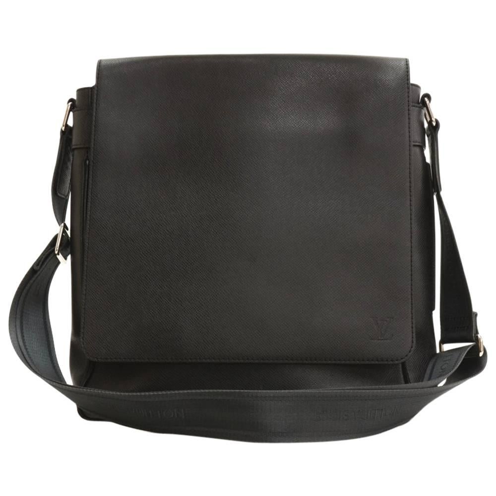 Louis Vuitton Roman MM Black Taiga Leather Large Messenger Bag