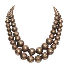 TOMAS MAIER collar de doble vuelta de bolas redondas con acabado envejecido en bronce