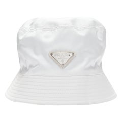 PRADA 2020 Re Nylon Symbole bianco smalto logo triangolo secchiello M.
