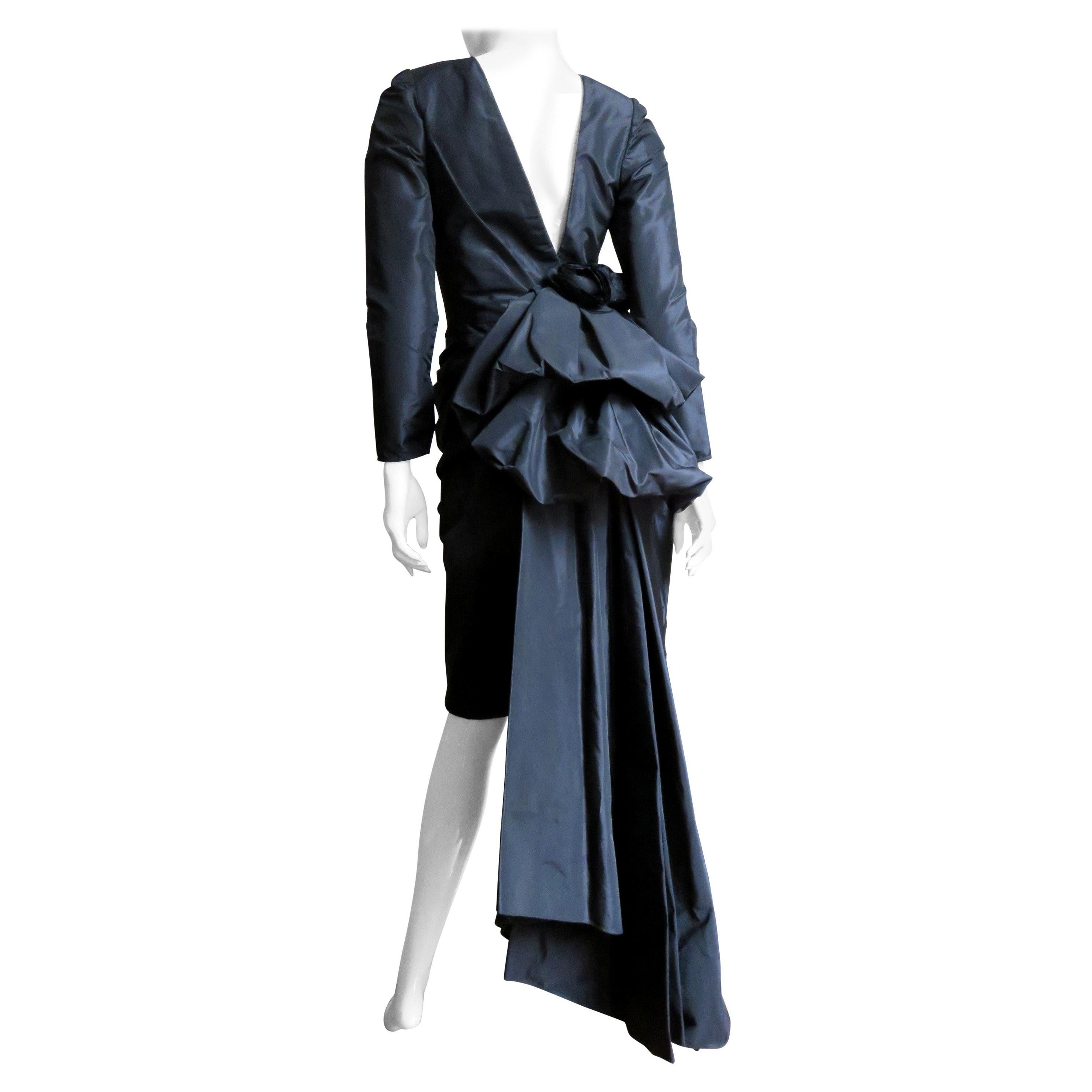 Kleid von Victor Costa mit Rückenleiste-Zeichnung im Angebot