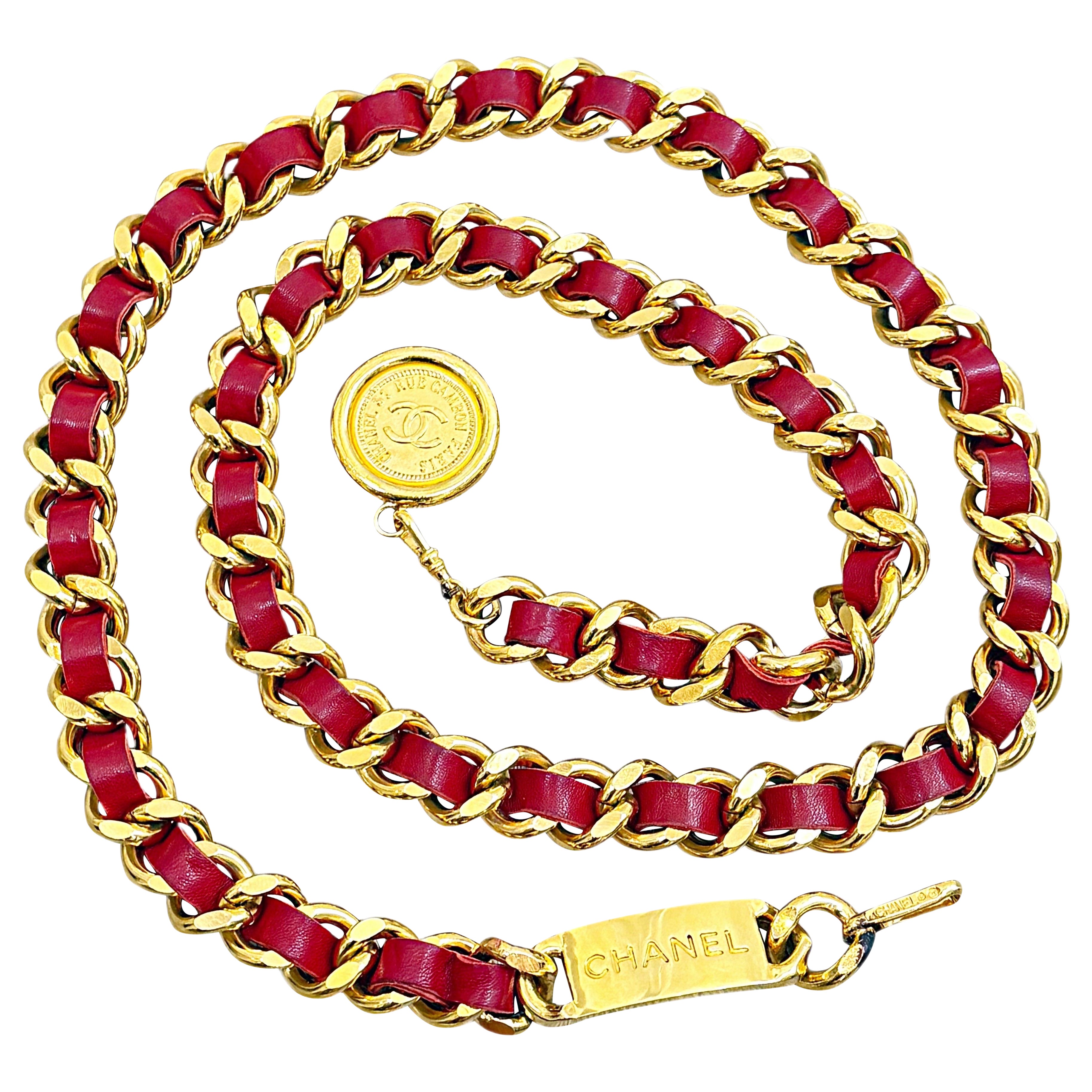 Chanel Vintage 1980er Jahre Rot + vergoldetes Gold 80er Jahre Kette CC Medaillon Gürtel oder Halskette im Angebot