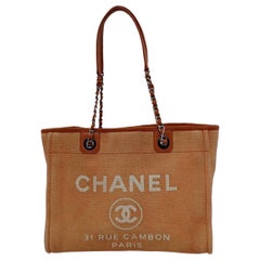 Chanel Deauville Tote Naranja Claro Denim Ribete Cuero Pequeño 32cm