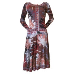 Robe de jour Emilio Pucci des années 1960, taille basse, jupe complète imprimée de grenouilles de palmier