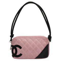 Chanel Cambon Pochette a tracolla in pelle di vitello nera con cinturino