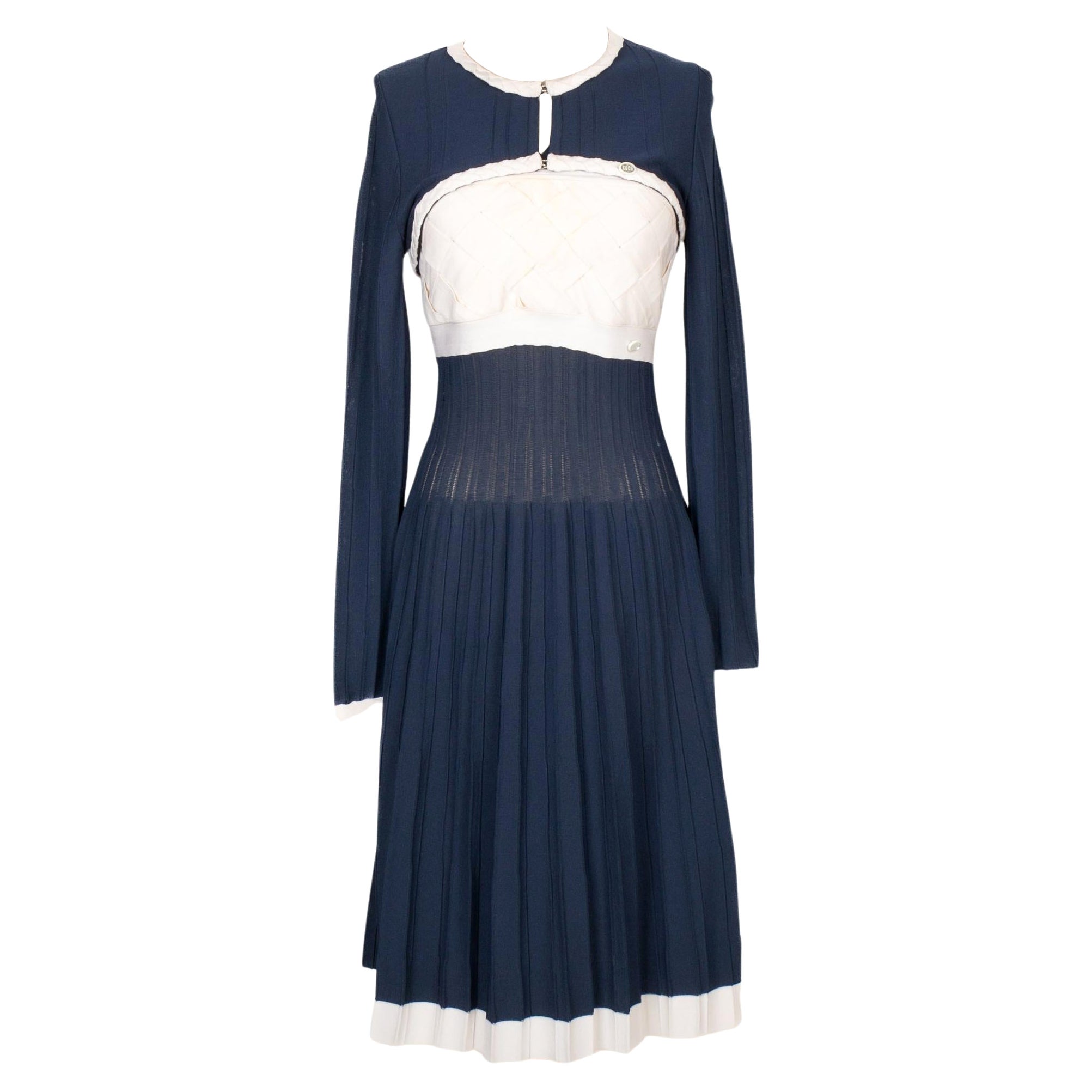 Ensemble « Coco Line » blanc et bleu marine de Chanel, 2008 en vente