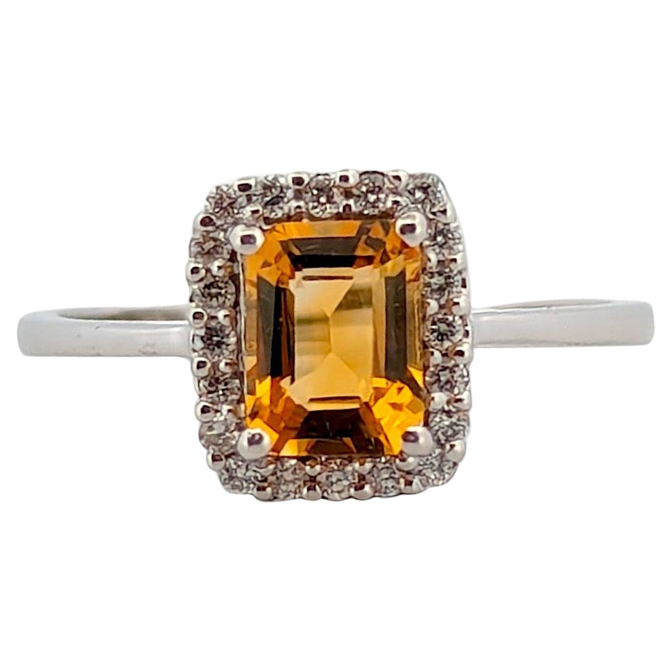 Zephyra  Anello aureola con citrino e diamante in oro bianco 10k con citrino ovale da 0,85 carati
