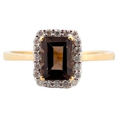 Lunaria  Bague en or jaune 10 carats, quartz fumé et halo de diamants taille 7,5