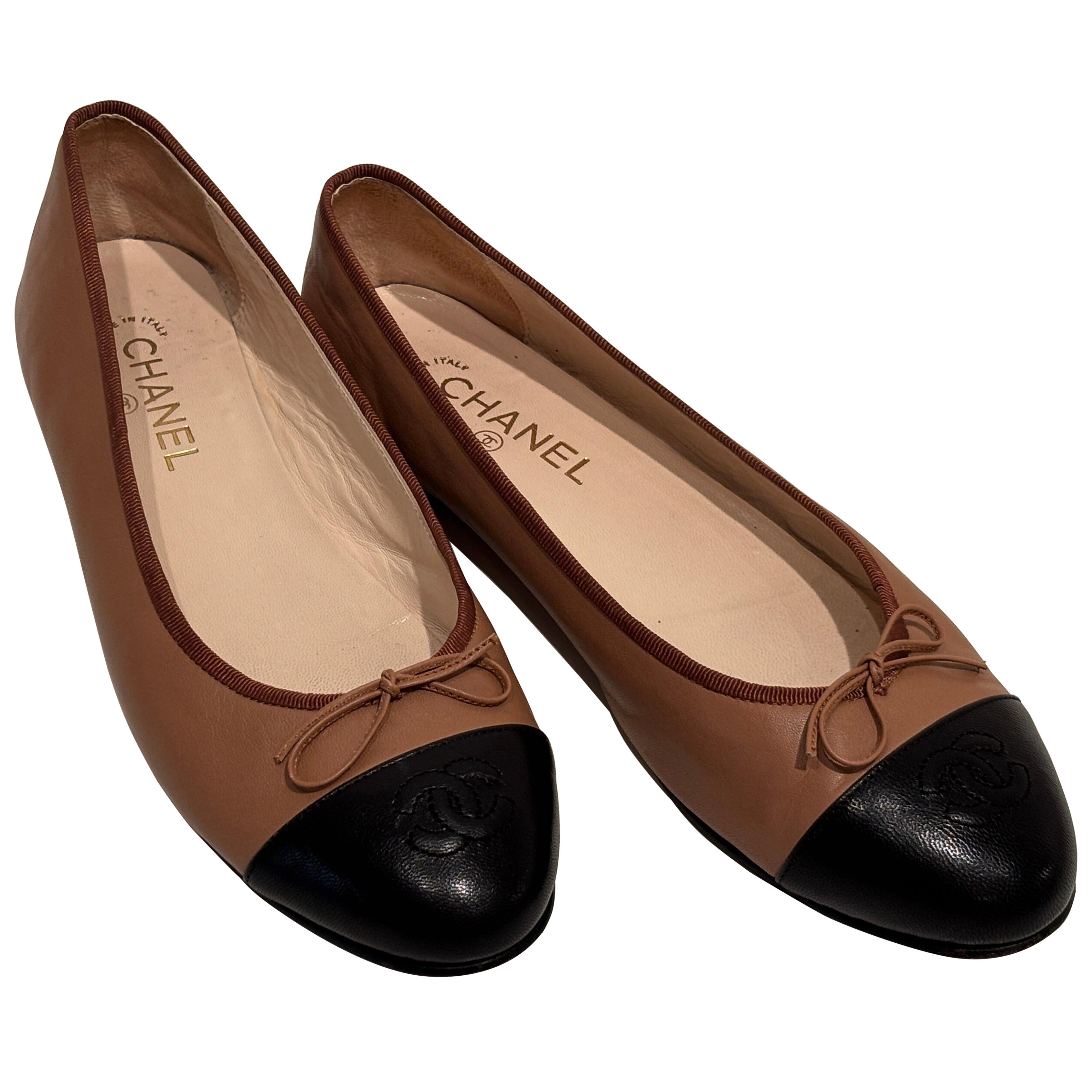 Ballerines Chanel Cambon en cuir  Brown et Black Taille EU 41 en vente
