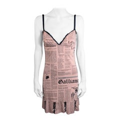 Minivestido de Papel Prensa Rosa John Galliano