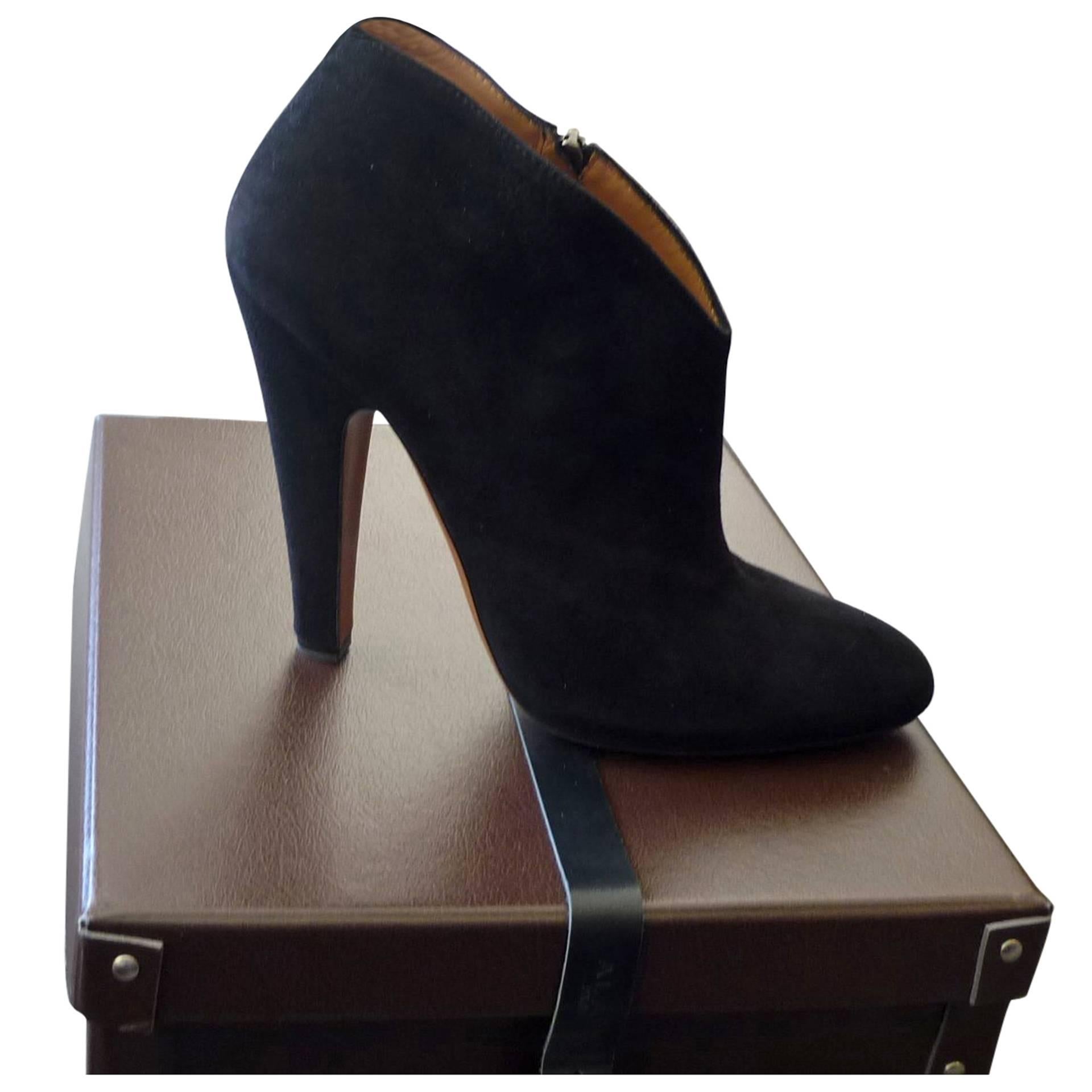 2014 Azzedine Alaia Black Suede Booties with Treasure Chest Shoebox (40)