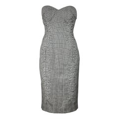 Versace Primavera/Estate P/E 1998 - Abito grigio senza spalline visto su Kate Moss