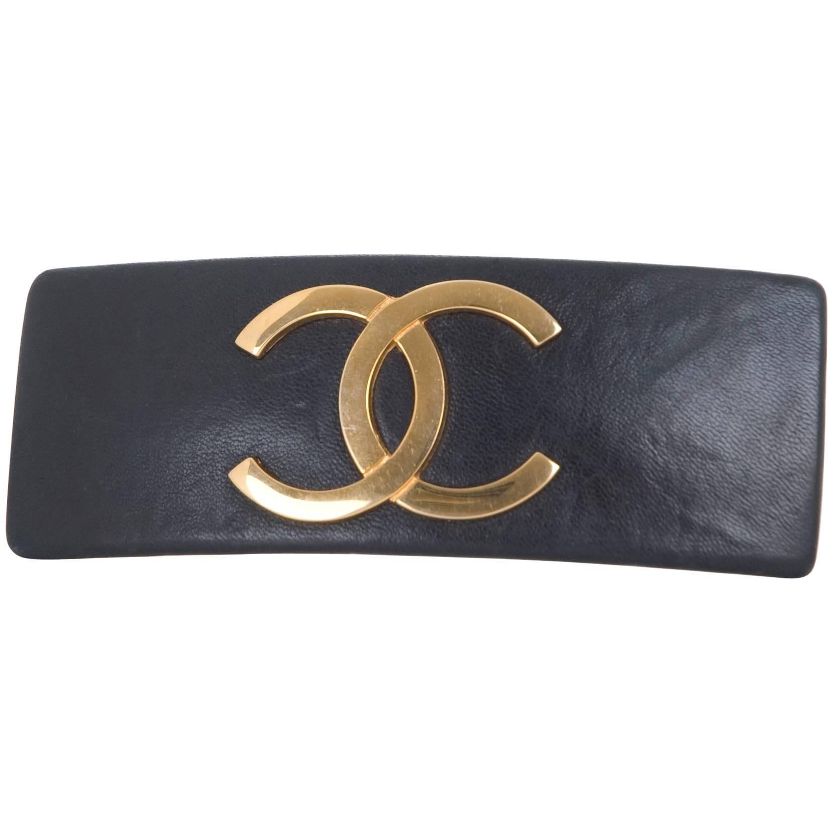 Vintage 70's Chanel Hair Clip Black Leather and Gilded CC Logo For Sale