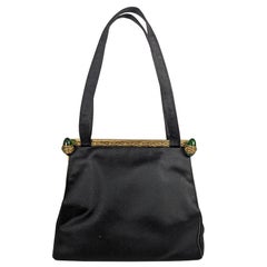 Morabito, Paris Dreieckige Abendtasche aus Seiden-Satin in dreieckiger Form