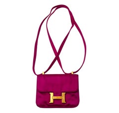 Hermès Mini Constance en satin rose.