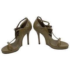 Really nice pair of Yves Saint Laurent sandals in Patented Leather. Size 5.5 US 