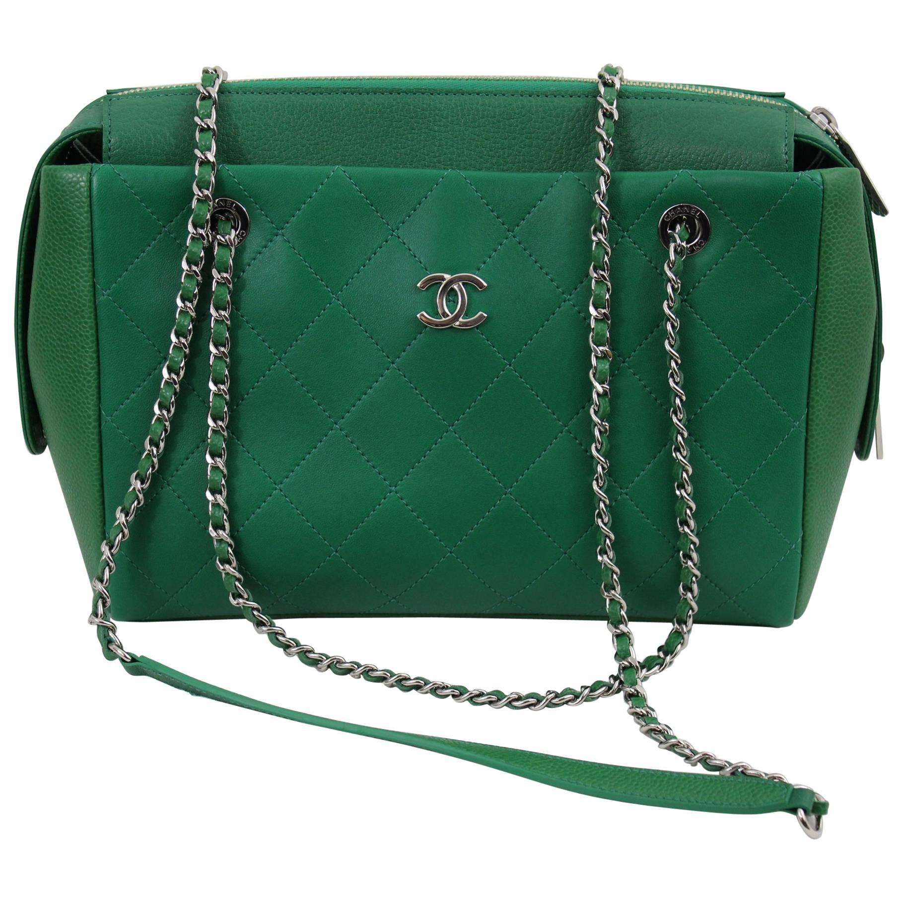 Chanel Green Leather 2017 Bag. Runaway sample