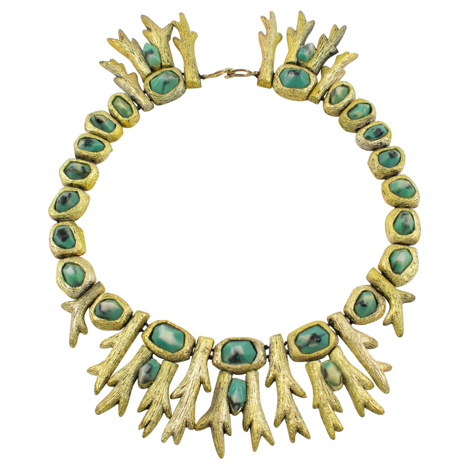 Collana scultorea in acrilico dorato con cabochon di Mary Oros in vendita