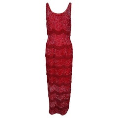 1950s Bruce Arnold Hong Kong Lentejuelas rojas iridiscentes  Vestido de noche con flecos y cuentas