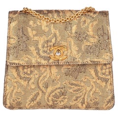 CHANEL Mini sac à rabat vintage en jacquard tissé à fleurs or métallisé